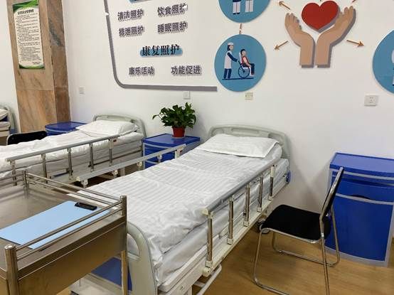 房间里的床 低可信度描述已自动生成